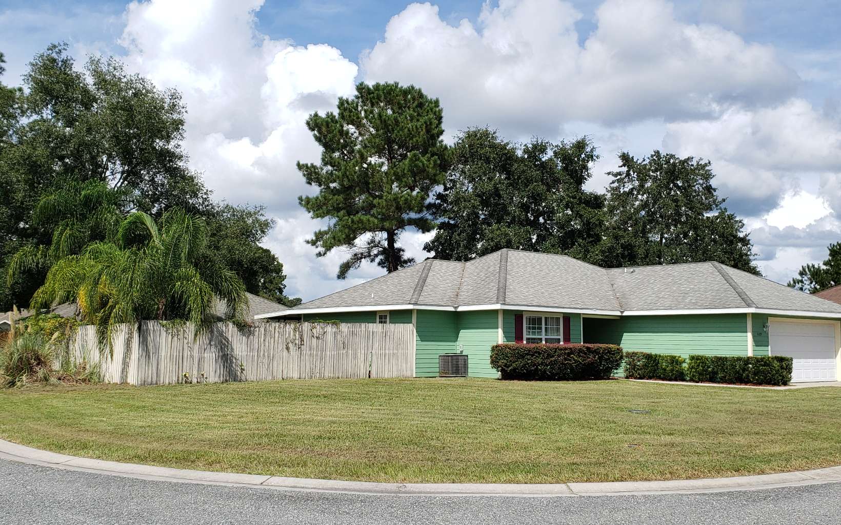 1129 SW Yorktown Glen