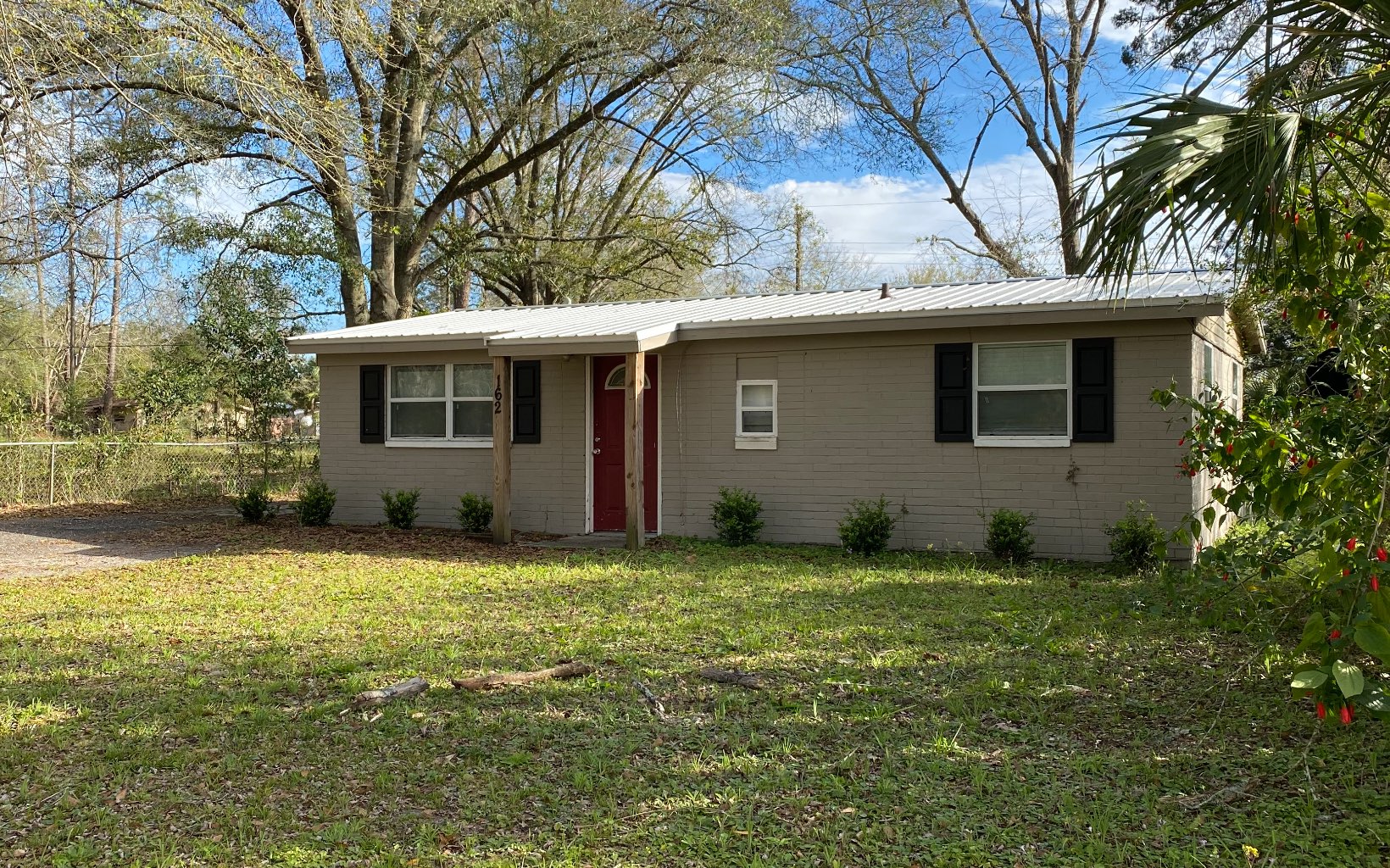 162 NE Berry Place