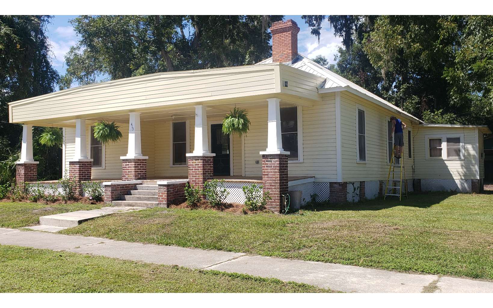 413 NW Houston Avenue