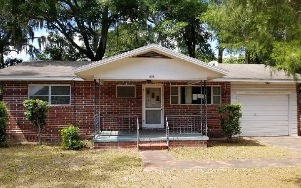 625 SE Saint Johns