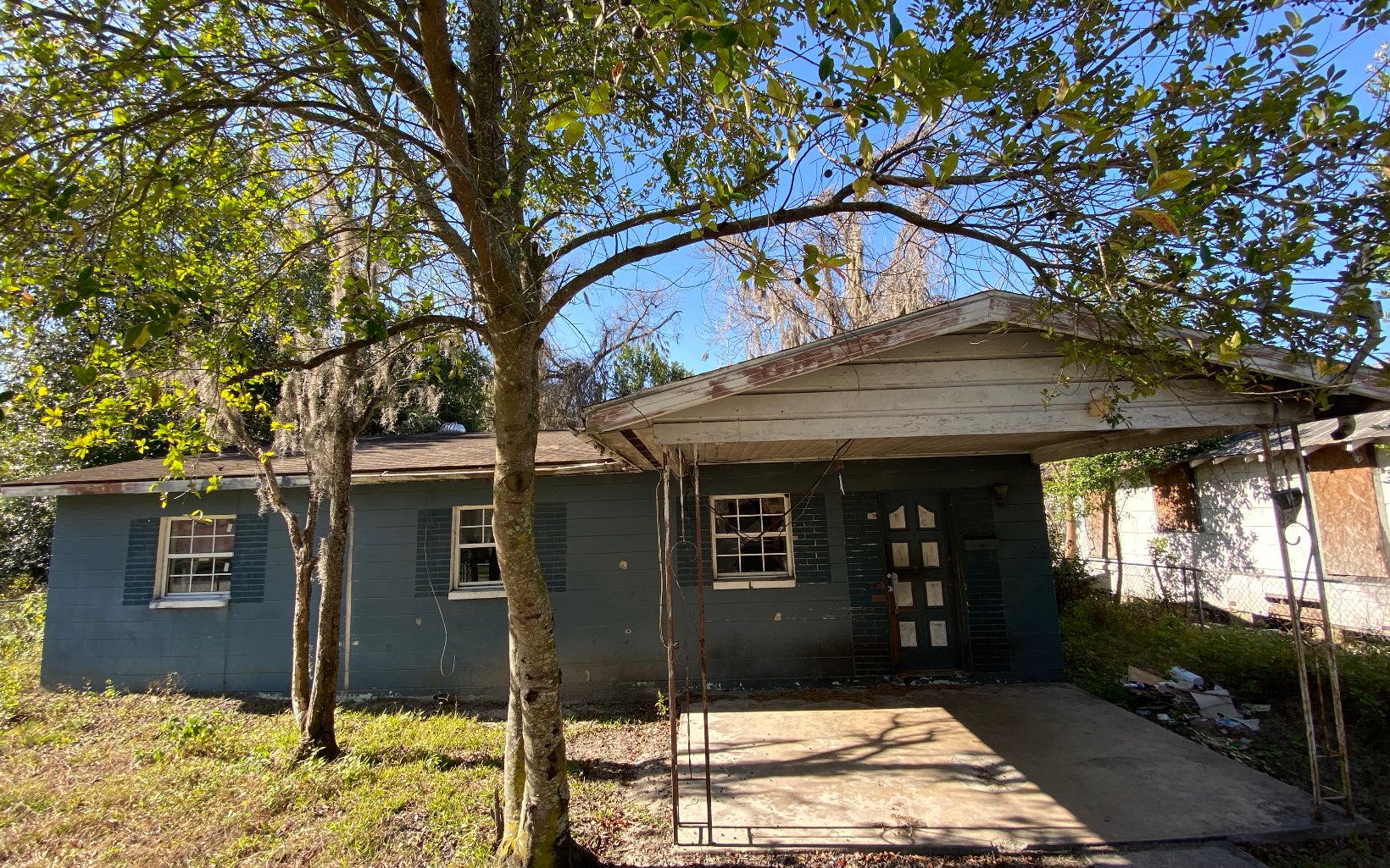 906 NE Aberdeen Avenue