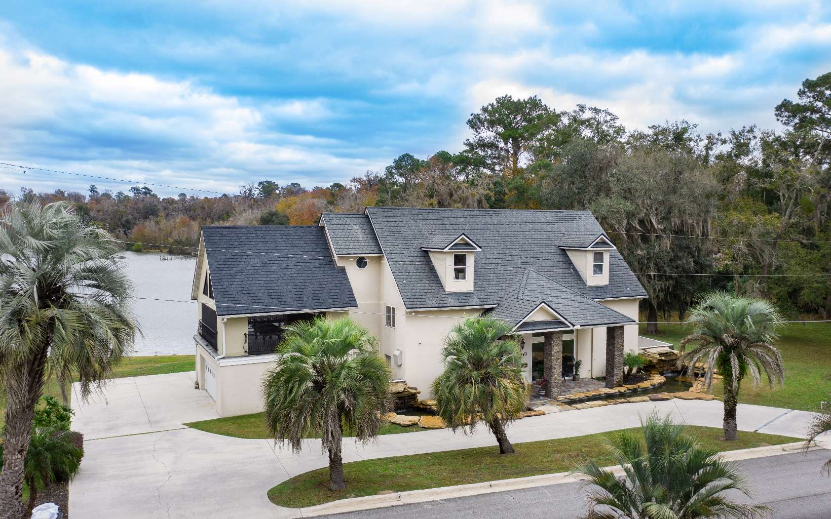 743 SW Lake Montgomery Ave