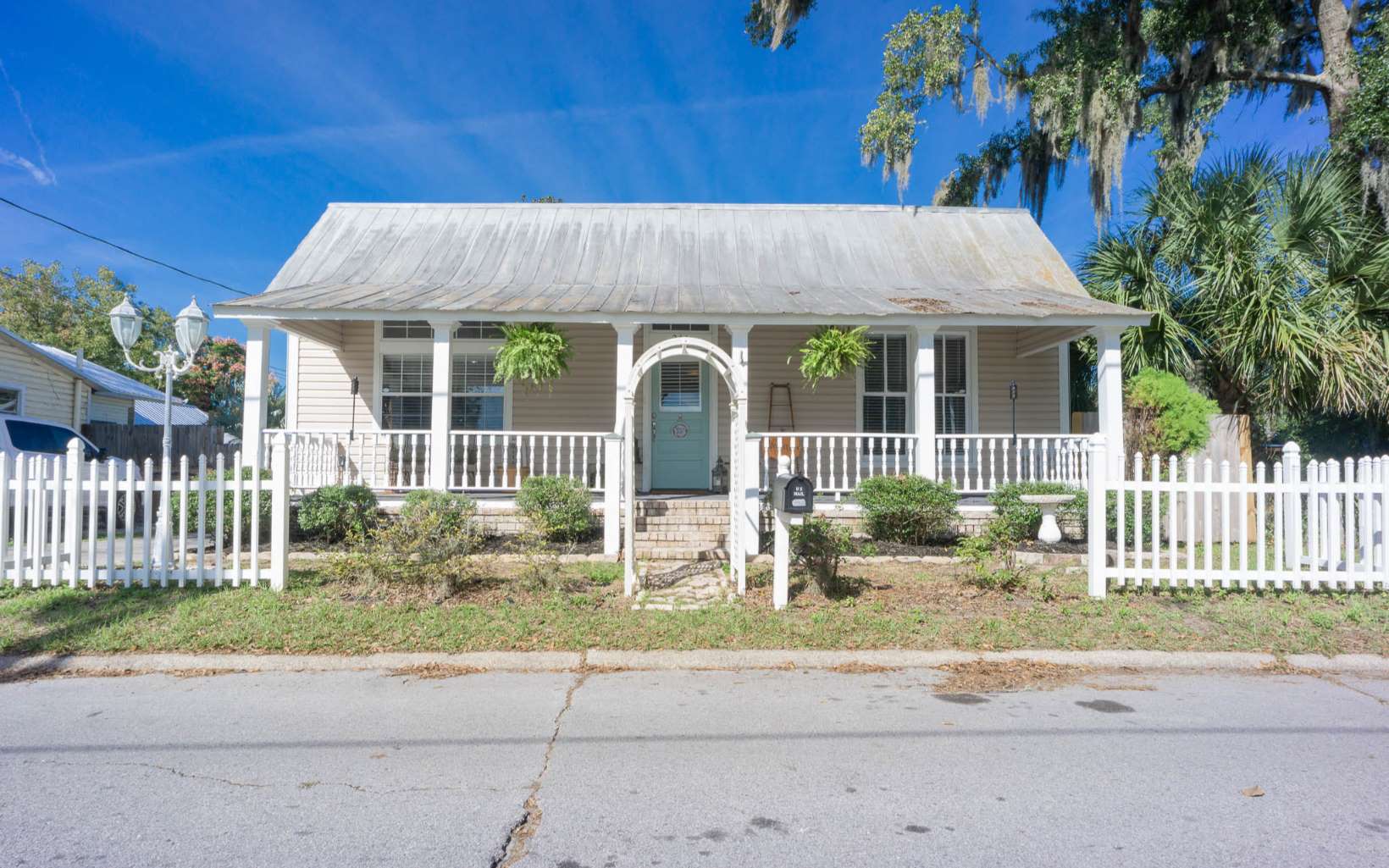 261 SE Saint Johns Street