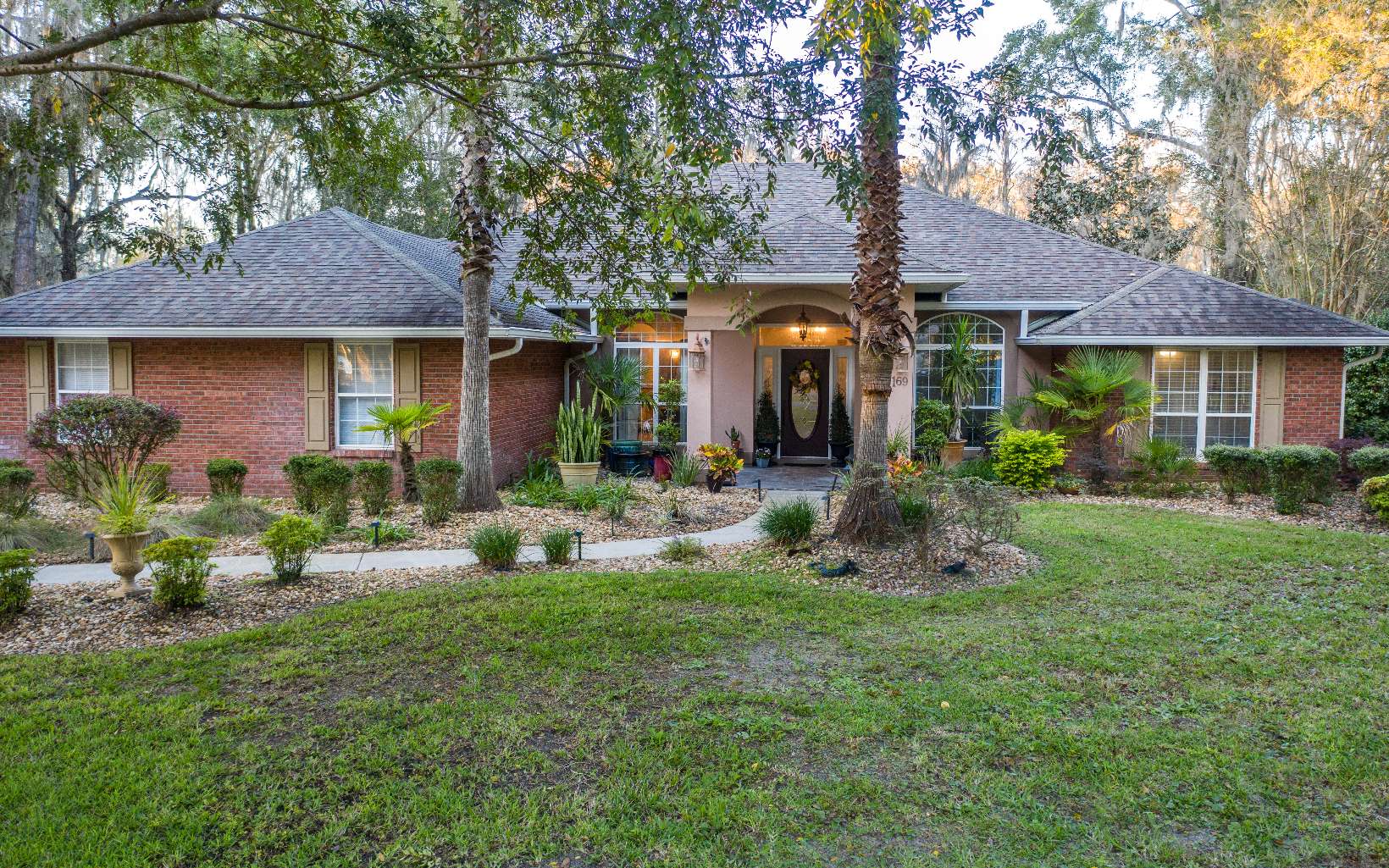 169 NW Lake Vista Glen