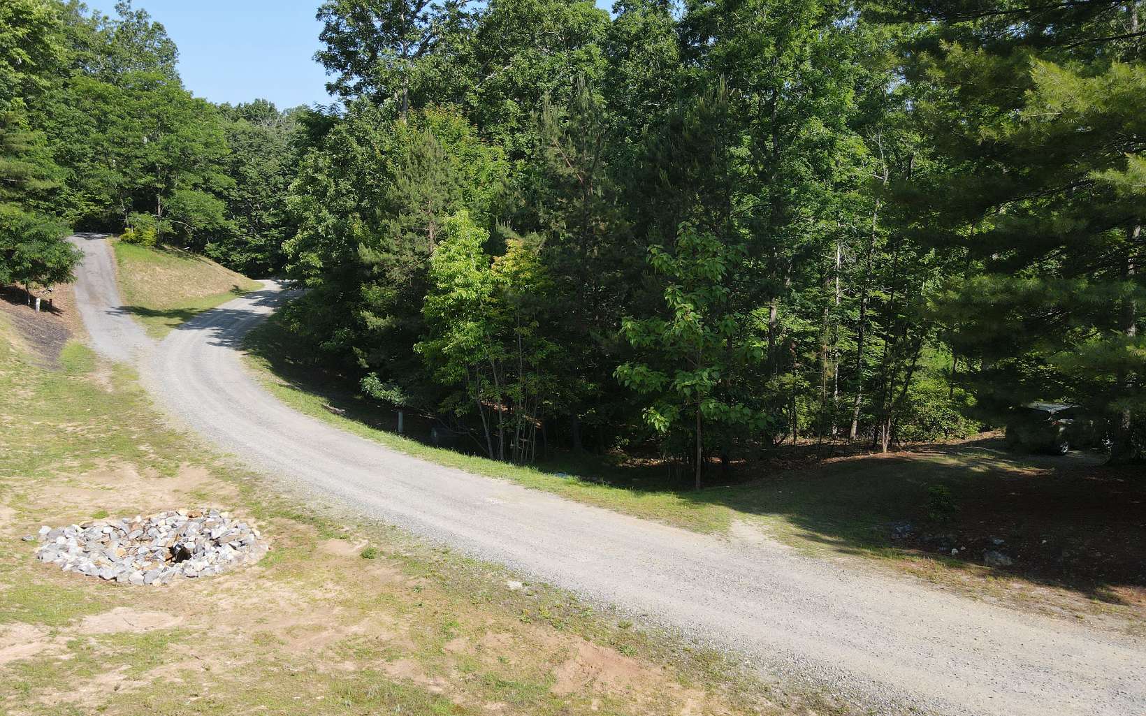 GREAT LOCATION Just minutes from Hwy 515 centrally located between Blue Ridge and Blairsville. Bring your builder and start making your mountain dream come true. This lot has a gentle slope and leads down to a shared pond. Take advantage of all that the area offers: Lake Blue Ridge, Lake Nottely, the Toccoa River, numerous hiking trails, and even Mercier’s Orchards. Don’t miss this great opportunity to invest, build, and/or RENT in this quiet, gated community nestled in the North GA mountains! Short-term rentals are allowed.