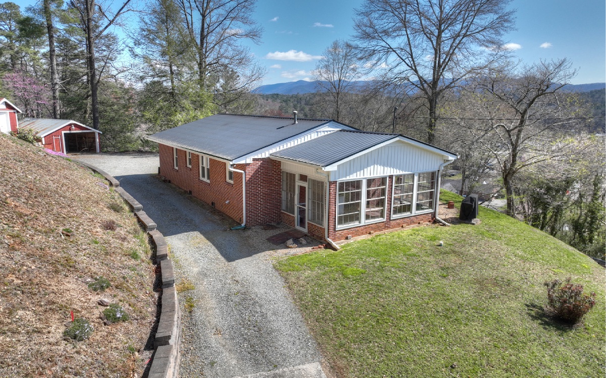 In-Town Living with a Year Round Mountain View in Downtown Ellijay!! Incredibly well maintained, in 2018 upgrades= Oak Floors, Insulated Windows, Granite CounterTops, Water Heater Stove & Fridge!! Great Room-Eat In Kitchen w/Granite CounterTops-Great Room/Office could be 3rd Bedroom- 2 Bedrooms1 Full Bath-4 side Brick Ranch on 1.08AC. New Survey being approved which would allow an additional home to be built^^Small Garage and Storage Building!!Enjoy the July 4th Fireworks and that Gorgeous Mountain View from your Living Room & Front Porch. In walking distance from Downtown Ellijay Shopping, Restaurants and Entertainment.Professional Photos Coming!!