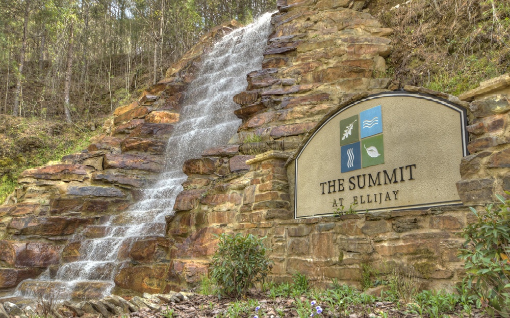 Welcome to The Summit at Ellijay! End of the road, cul-de-sac lot. This quiet, gated community has all paved access and is only 1.5 miles from Historic Downtown Ellijay. New community pool and club house will be built in the next year. City water, sewer & high speed internet. Bring your builder or choose from one of the developers lot/home packages. Short term rentals are allowed in this community.