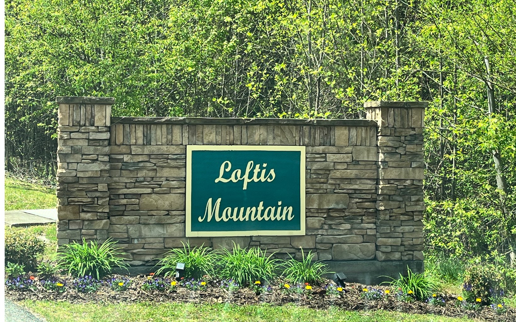 This subdivision is a hidden gem and the perfect location for your dream home. Get two wooded lots with 2.18 acres and has the potential for AMAZING MOUNTAIN VIEWS. Close to town but feels like you are out in the country. Loftis Mtn is an upscale community near Lake Nottely offering privacy and quiet. The community offers roads roads, water, underground electric, and fire hydrants. Located near shopping, restaurants and recreational activities. Close to Blairsville and Murphy.