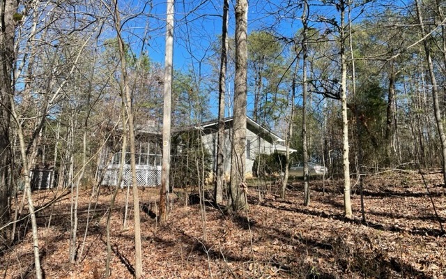 Beautiful home/ Cabin nestled in the North GA Mountains well maintained and only minutes away from the Marina at Lake Blue Ridge, Restaurants and shopping. The home features, open floor plan, 2 master suites, walk in closets, spacious living area. Screened in porch, 2 car carport. Fully furnished. MUST SEE!