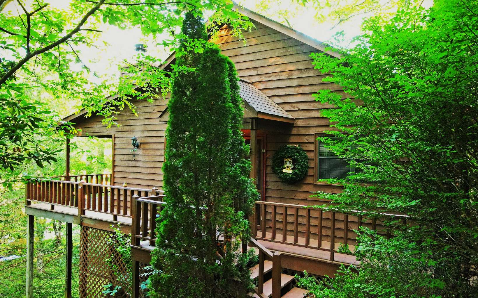 LOCATION LOCATION!! *RESORT AREA* Quality professionally built CEDAR cabin w/ approx 100 ft of noisy, wide CREEK FRONTAGE. Just 6 miles from LAKE CHATUGE w/ BEACH and less than 10 miles to LAKE NOTTELY. FULLY FURNISHED & ready for peaceful FULL TIME LIVING, a MOUNTAIN GET AWAY or an INCOME PRODUCING INVESTMENT PROPERTY. Beautiful WIDE PLANK flooring, VAULTED CEILINGS and REAL ROCK FIREPLACE. Originally built & used as a rental property. One turn off of HWY 515 for easy access to Atlanta. Close to Blairsville & Hiawasse, less than 10 mi. to BRASSTOWN VALLY RESORT w GOLF, GA MTN FAIRGROUNDS & MUSIC HALL. Near HIKING, BOATING, TROUT FISHING AND ALL THE JOYS OF MOUNTAN LIVING. This lovely MOUNTAIN community just feels like home. FIBER OPTIC in place.