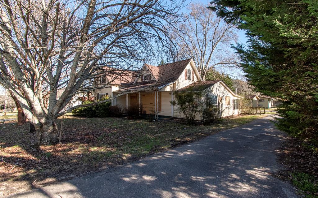 Investors Special!! TONS of potential. Large home in a very nice neighborhood in town. Home has been gutted. Sold AS IS. Priced to sell quickly. Cash only Buyer. No sight unseen offers.