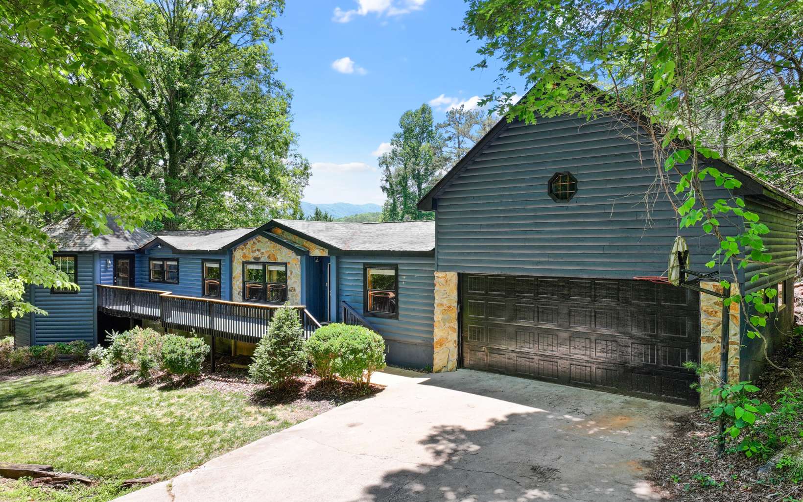 4 bedroom 2.5 baths, large livingroom, separate den with fireplace, master suite has sunroom and office, attached 2 car garage with a 638 sf unfinished loft. front deck overlooks Lake Blue Ridge. Great location less than 5 minutes to down town Blue Ridge and Lake Blue Ridge Marina.