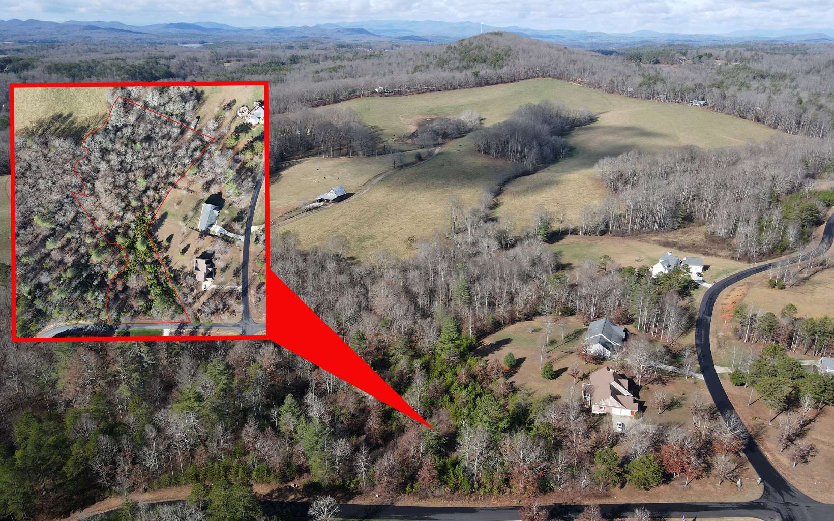 AMAZING 3.74 Acre Lot in the prestige Owen Glen Golf Community! Gentle laying with a branch on the edge of the lot! Bring your builder and build your mountain home! All paved roads and underground utilities. Amenities include Gated Entrance, Community Clubhouse great for entertaining with swimming pool and tennis courts. Just minutes from downtown Blairsville. Call me today!