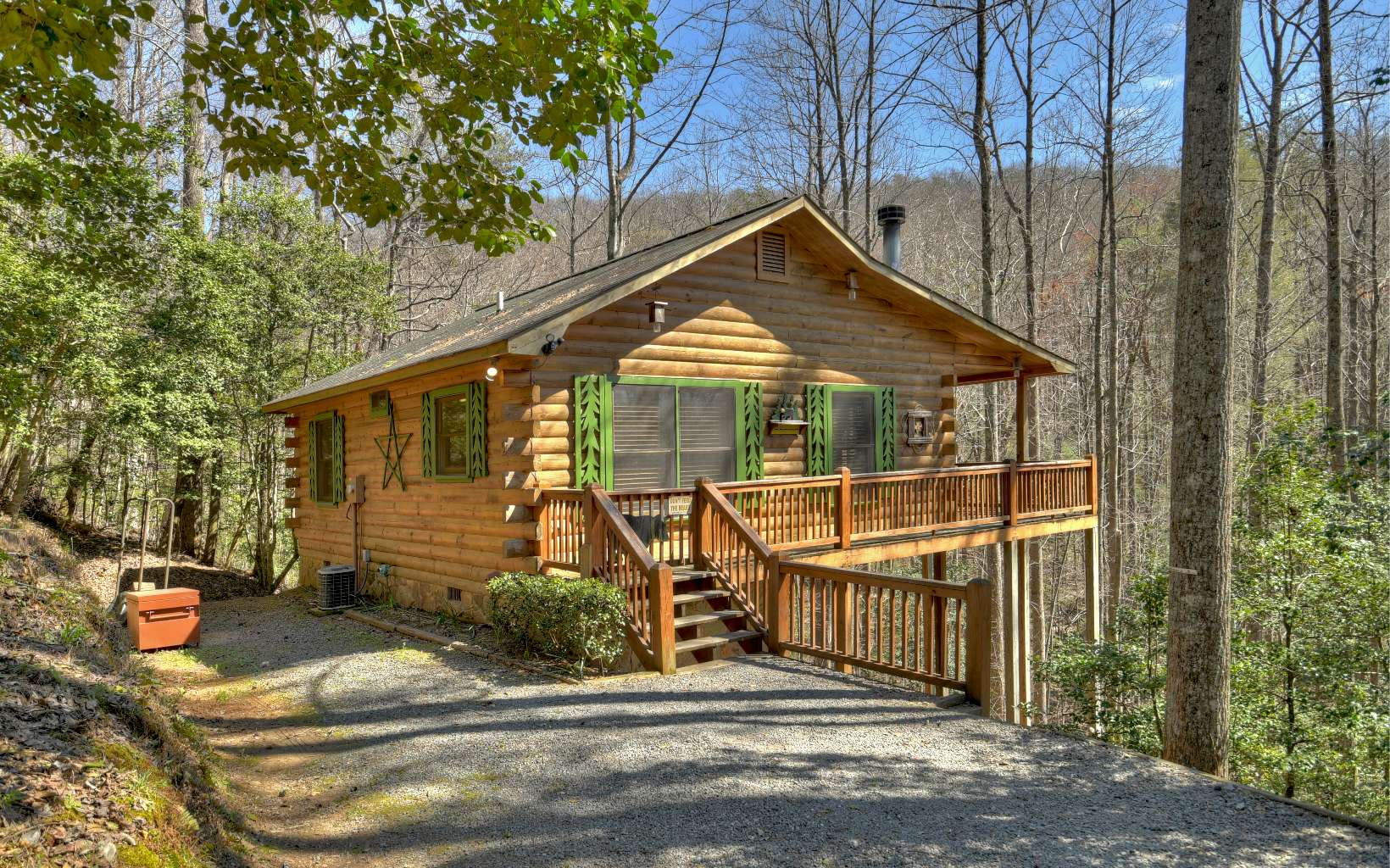 Looking for the cutest cabin in the North Georgia Mountains? Charming from the time you pull in the driveway ! All paved roads lead you to this fully turnkey rental cabin with established rental history. Cabin features all the amenities you need for a peaceful mountain getaway. Rest your body after a long hike in the hot tub , then enjoy a great meal cooked on the upscale grill mounted on the deck. Minutes to the Benton Mckaye trails, multiple wineries and the historic towns of Blue Ridge and Ellijay.