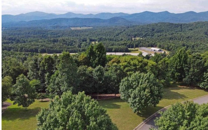 4.22 ACRES IN THE SUMMIT.YEAR ROUND VIEWS OF THE BLUE RIDGE MOUNTAINS! Underground utilities, all paved access property has soils done and approved 3 bedroom septic. GET READY to start building your mountain home with year round views. Located between Blairsville and Blue Ridge this is an ideal location.