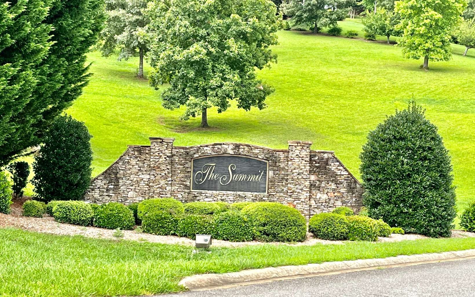 Have you been searching for the perfect lot to build your long awaited mountain home on? Come check out The Summit located in beautiful Union County. Underground utilities and all paved access and this lot is located on a quite cul de sac. Conveniently located between Blairsville and Blue Ridge. Come check out THE SUMMIT and you will like you have come home to the mountains.