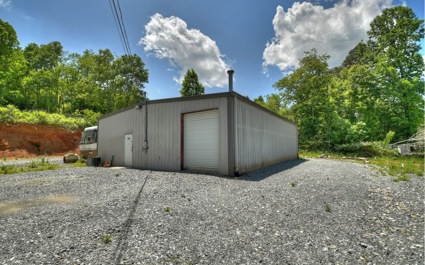Just a hop, skip, and a jump from both Blue Ridge & McCaysville, this 3.6+ acre tract is a great investment opportunity with a variety of possibilities. Highlights include: 40x50 multi-use metal building in place, all paved access, gentle terrain, convenient to all your daily needs & major travel routes. Ready to bring your vision to Old Hwy 5? Let's go!