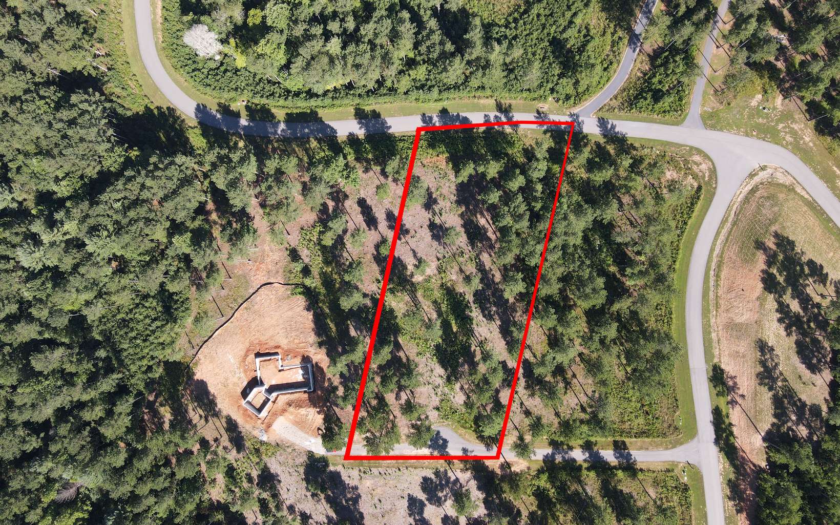 Don't miss this opportunity to own a 1.75 acre cleared lot in Union County's most desirable community with mountain and lake views - within walking distance to the marina park and lakeside area that includes docks, a sunning deck with swim area, canoe and kayak launching, firepit, covered community boat slips and boat ramp. Amenities are plentiful, including underground utilities, fiber optic availability, mountaintop lodge/clubhouse with saltwater pool, breathtaking views, kiddie splash pool, outdoor fireplace, outdoor grills and kitchen, walking trails, picnic areas, exercise park and equestrian area.