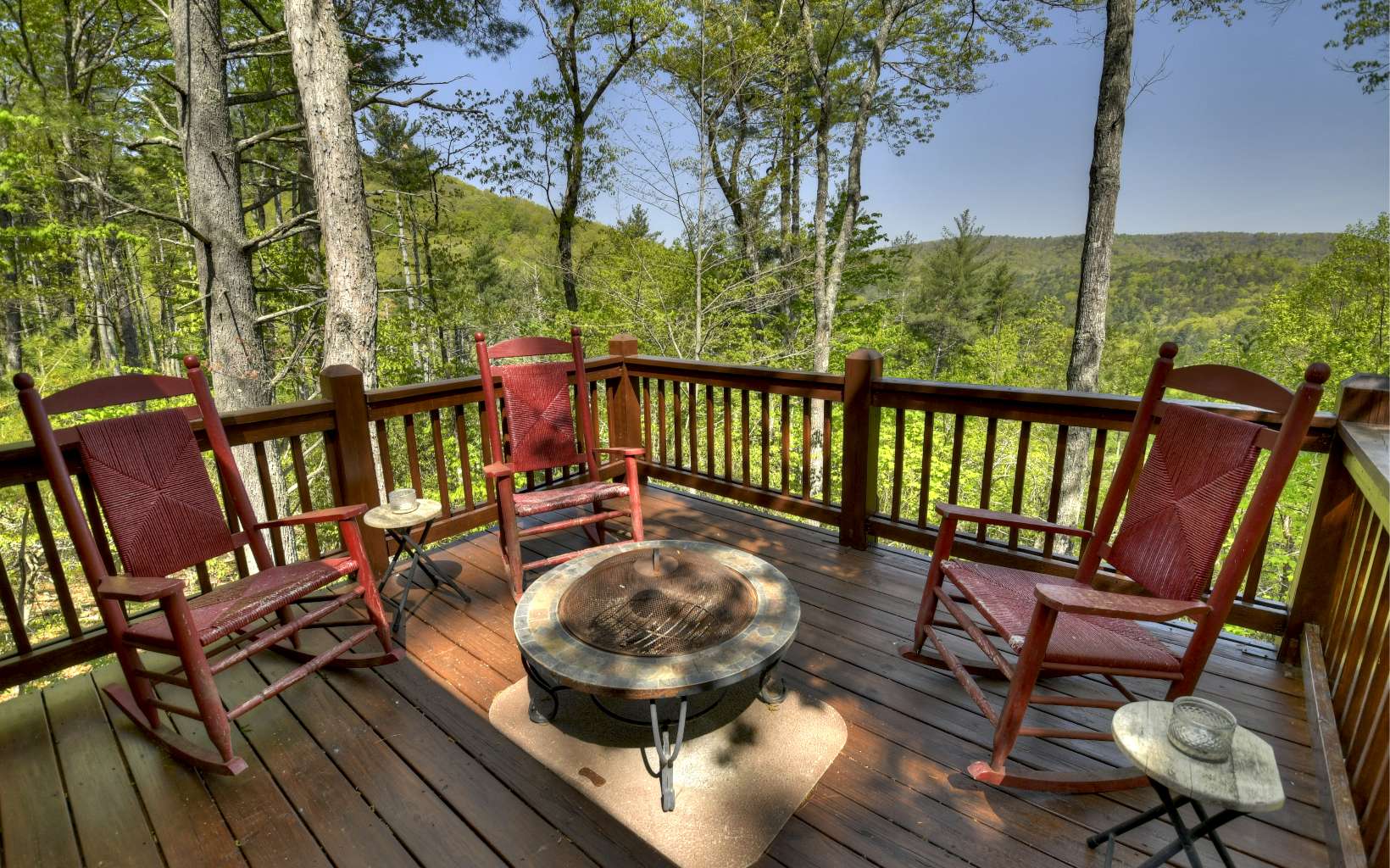 Mountain views, firefly’s, and a "real" log home are just a few of the amazing attributes to enjoy at this Blue Ridge cabin. Located in the sought after Aska adventure area and minutes to the Toccoa River. Cabins next door have sold for over a million. Expansive outdoor living space for entertaining and viewing the sunsets over the mountain. The freshly stained cabin features open concept living w/floor to ceiling stone fireplace and cathedral ceilings. Although it has always been a family retreat, it would be perfect for the vacation rental market.