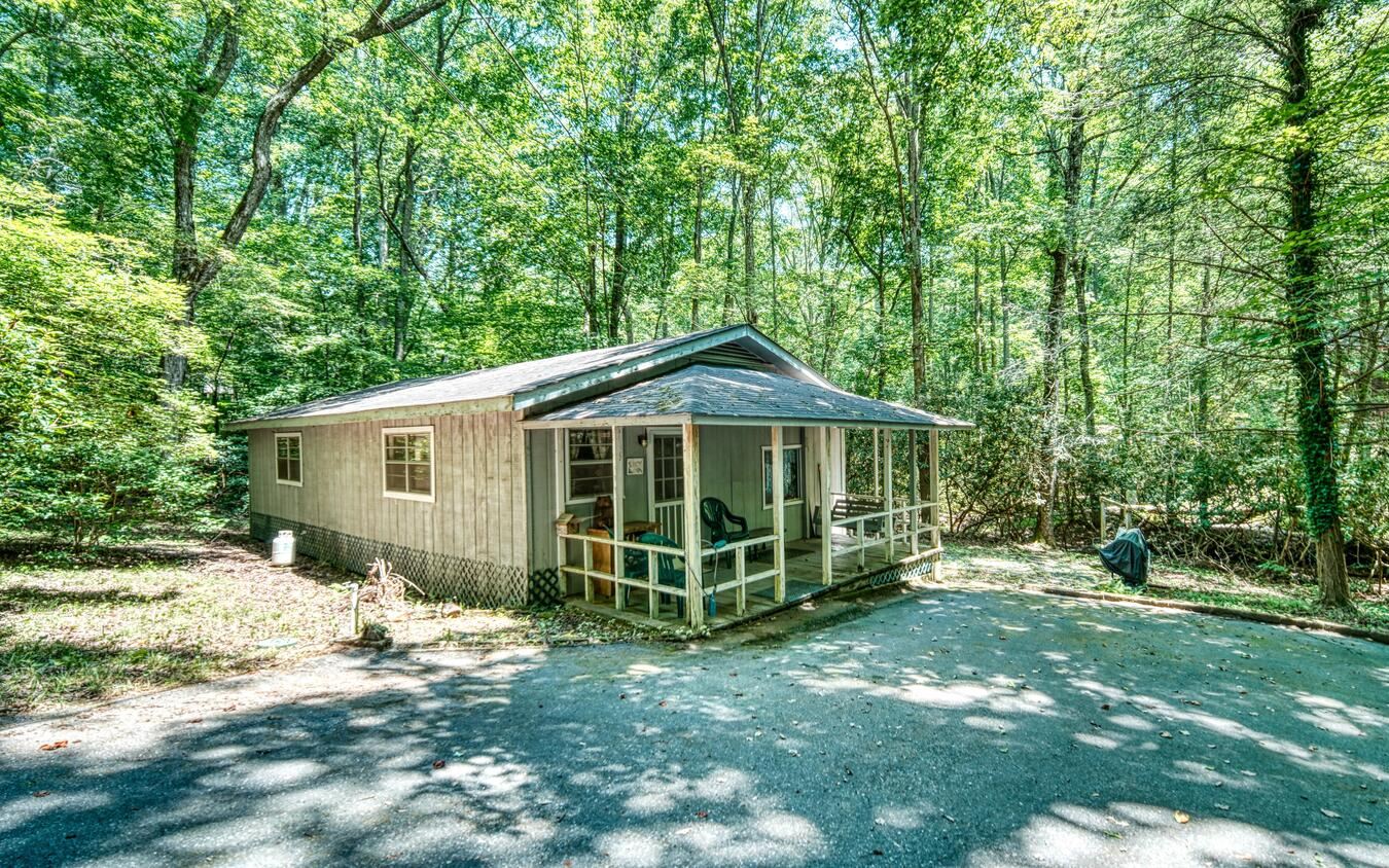 Great opportunity to be on the creek lots of possibilities no deed restrictions. Great spot for full time or vacation home also great potential for short term rentals!!!! Great mountain atmosphere as creek is in the front yard also very quiet & serene environment. Some up dates in interior. Close to restaurants, shopping Lake Chatuge, Brasstown Bald, local vineyards, Appalachian Trail, Ga Mtn Fairgrounds, Golf & resorts, trout streams, scenic overlooks, Folks School, Alpine town, Young Harris college & sports and all the things that make mountain living so very special.