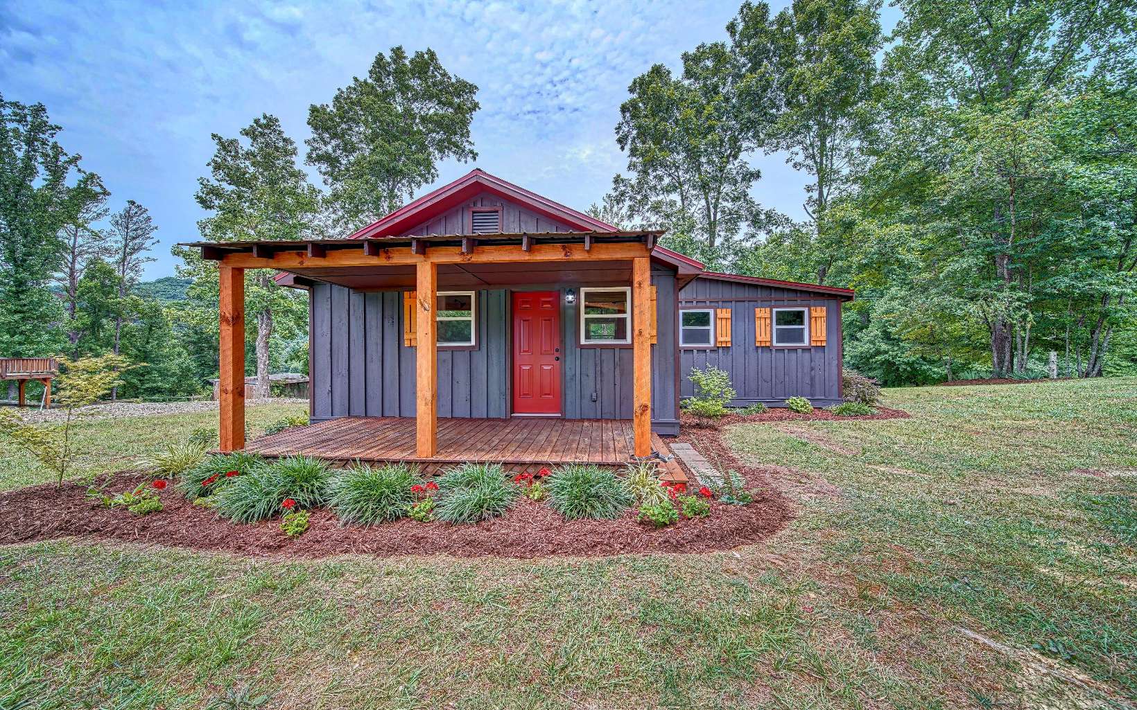 ***OPEN HOUSE FRIDAY & SATURDAY 10AM - 2PM*** July 8th and 9th! ***Look No Further*** Here's your cabin retreat in the most sought after section of Union County. 1/1 Cabin that has been recently upgraded in every aspect. Perfect spot to pull in with your RV and stay for that needed break. Located near the base of Brasstown Bald. Fabulous view of Blood Mountain to the south. Minutes from Vogel State Park, Brasstown Bald, hiking on the AT and other approach trails. Enjoy your own private pond with an assortment of fish. Unrestricted property for your time in the mountains.