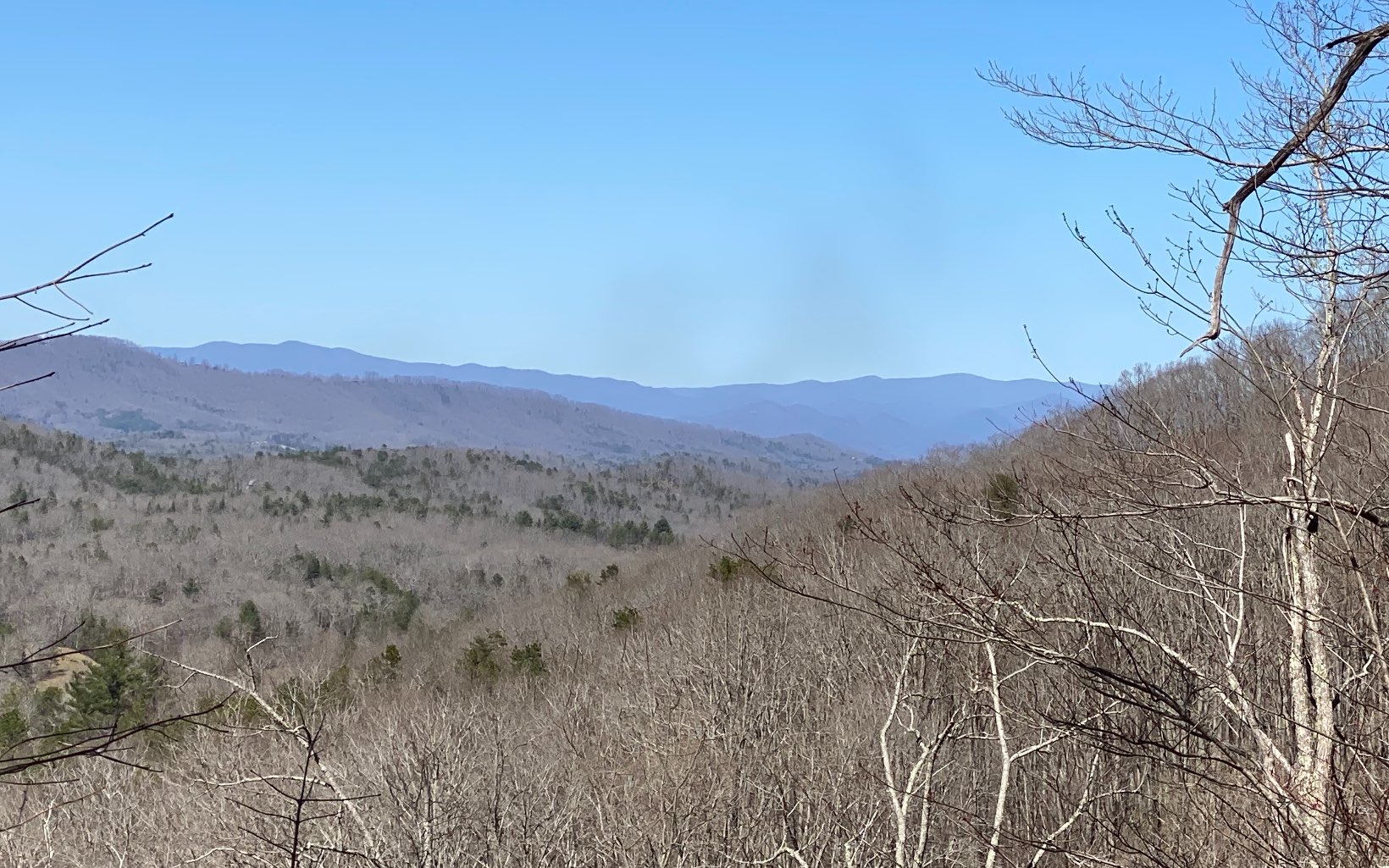 Spectacular year round views from this 3.71 acre lot! Welcome to Raven Ridge. This mountain community is nestled in the heart of the Appalachian Mountains w/ easy access to Blue Ridge, Blairsville and Murphy. Upscale cabins already built in this growing development. Underground utilities & community water available.
