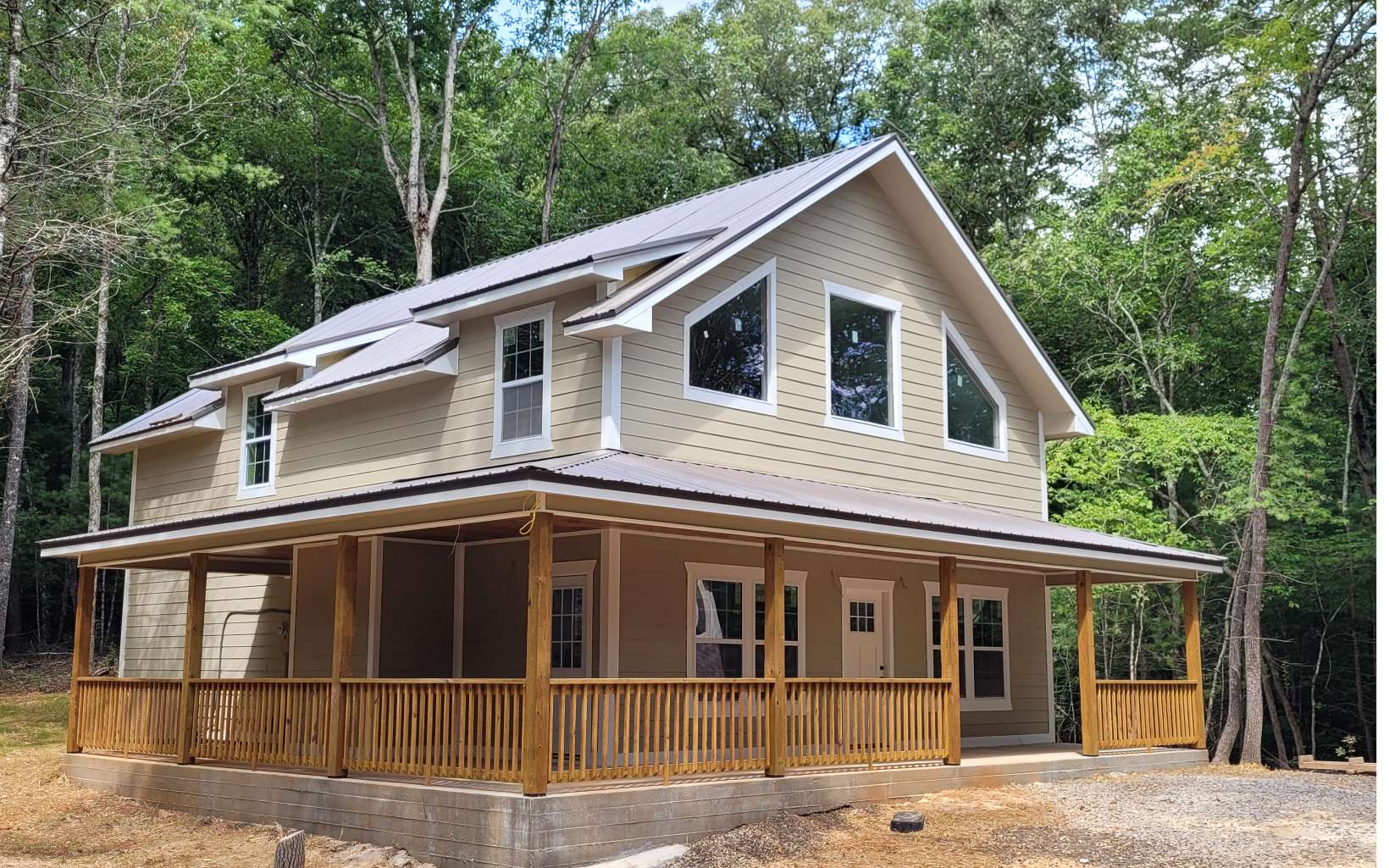 New Construction! Craftsman Farmhouse in quiet neighborhood with deeded access to Fightingtown Creek. This 3 bedroom/ 3 1/2 bath features a master suite on Main level, walk-in pantry, and office/loft area in addition to the 2 upstairs bedrooms, each with bath. Short term rentals allowed!
