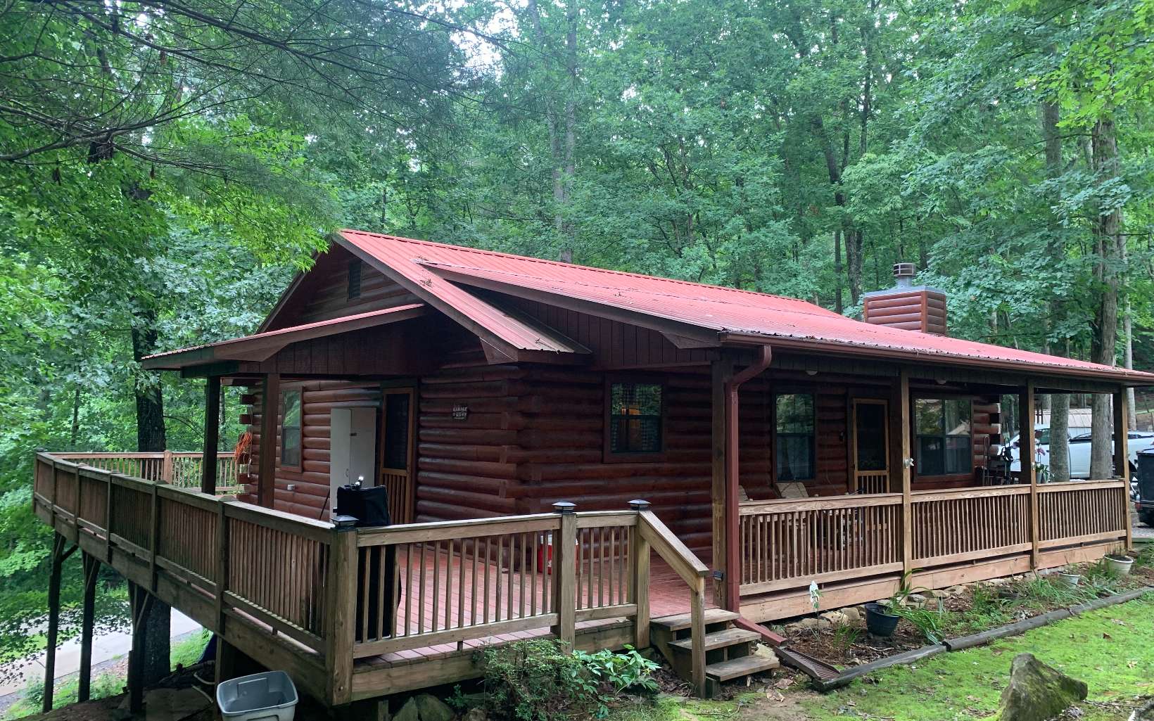 Beautiful well kept Log Home that is in a very quiet and very peaceful neighborhood that sits in a location that is out in the woods but close to Blue Ridge and even closer to Blairsville! If you like the outdoors, this log home is close to Lake Nottley and USFS land is just minutes up the road that has hiking,fishing,camping or just riding the forest service roads. Come and sit on the deck and enjoy the nature! The home was stained 2 years ago. Newley installed dishwasher. Septic was recently pumped. Come enjoy your get-a-way cabin!