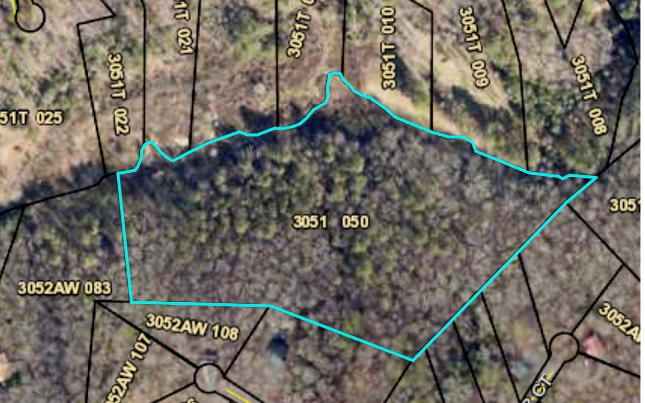 Here is 15.5 acres located inside of Coosawattee River Resort. Private location. This property is land locked at the moment but the owner is in the process of gaining access.