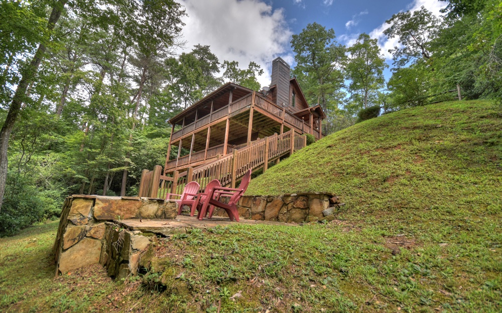 Whether you’re seeking peace and serenity for a great escape, or you’re the ultimate adventure seeker, “Aska La Vista” is the place to be! Just minutes from shopping, dining, and popular attractions like the Blue Ridge Scenic Railway in historic downtown Blue Ridge, Lake Blue Ridge, and the Toccoa River, this cabin has been quite the popular rental, as it suits all walks of life! This TURN-KEY rustic retreat offers three levels of living and an open floor plan with plenty of space for gathering as well as for all to enjoy their own sleeping quarters. Both cozy and charming this is quite the investment whether you’re looking for personal use or you’re considering your next investment. Other highlights include: fire pit area, short range mountain view, three bedrooms, three bathrooms, game room, loft, and more. Can you say “Aska La Vista Baby?”