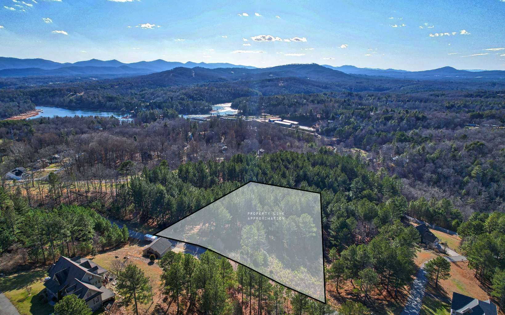 The perfect building lot! It is secluded enough to avoid the noise of town, yet only 3-5 minutes to all the perks of Blairsville. Come check this property out for your next investment or your own place in the North Georgia Mountains.